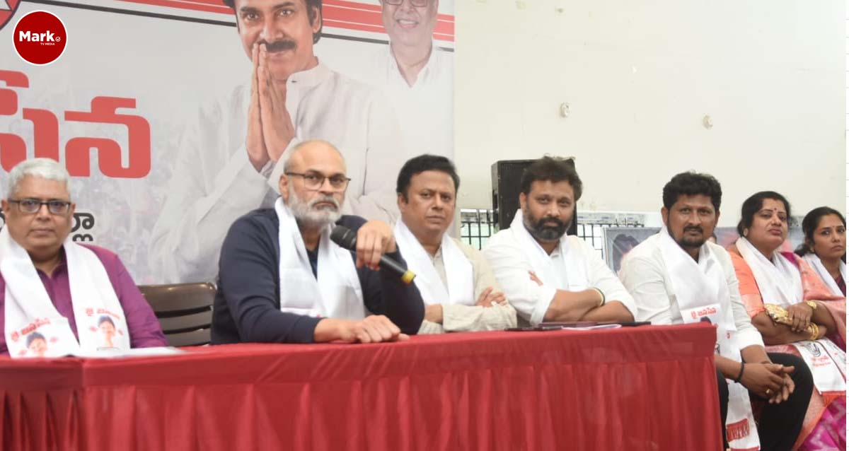 ప్యాకేజీ స్టార్ అంటే చెప్పుతో కొడతాం: నాగబాబు