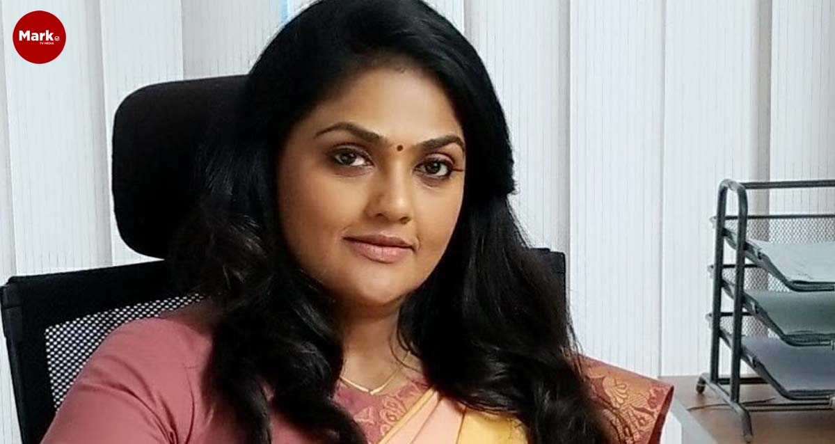 పోలీస్ స్టేషన్ ను ఆశ్రయించిన హీరోయిన్ నిరోషా….!!