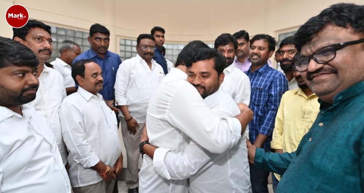 త్వరలో బీఆర్ఎస్‌లోకి గాయకుడు ఏపూరి సోమన్న!