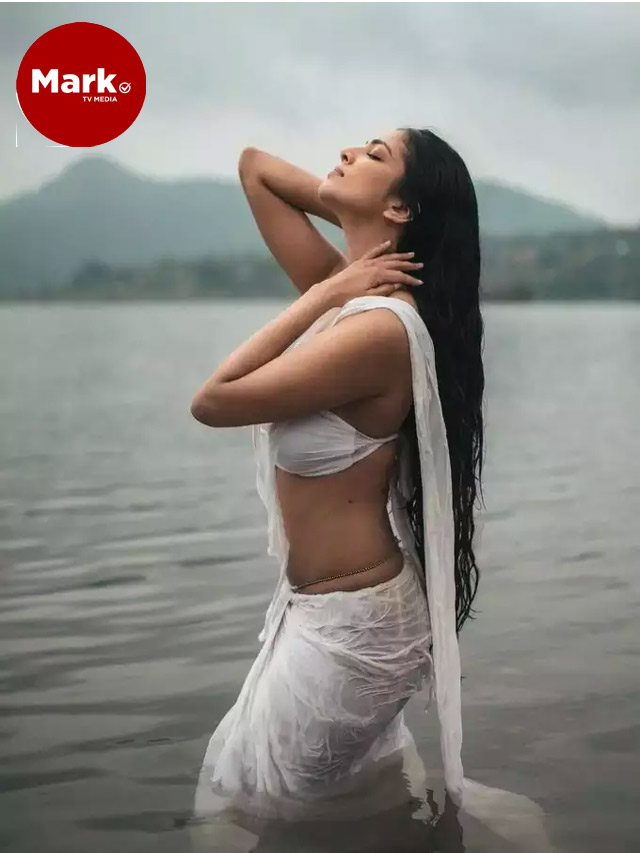 తడిసిన అందాలతో కవ్విస్తోన్న జాబిలమ్మ..