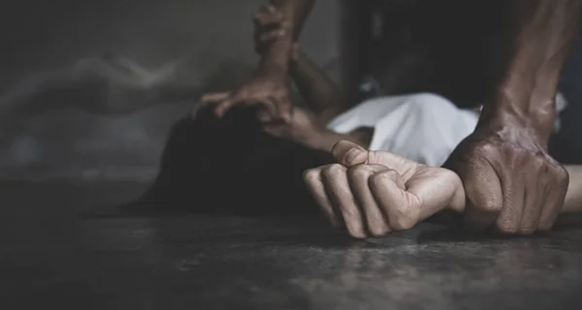 Uttar Pradesh Horror: పగా.. ప్రతీకారమా? పట్టపగలు హత్యాచార బాధితురాలిని నడిరోడ్డుపై నరికి చంపిన వైనం
