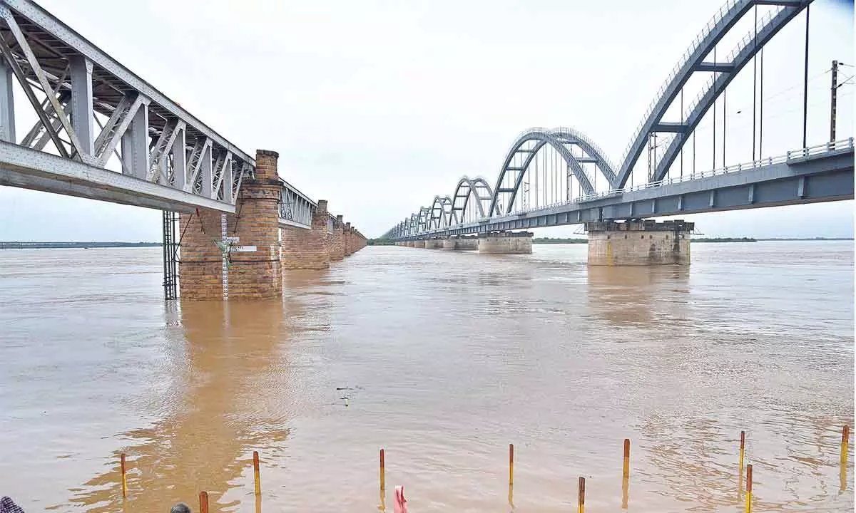 తెలుగు రాష్ట్రాలకు గోదారమ్మ గుడ్ న్యూస్..!