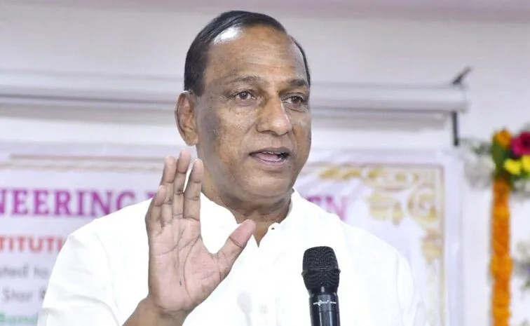 కారు దిగుతున్న మల్లారెడ్డి..?